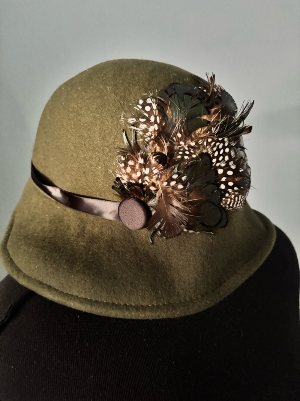 Vtg Kathy Jeanne Wool Hat Olive Green peacock feathers USA 1920s Military Church